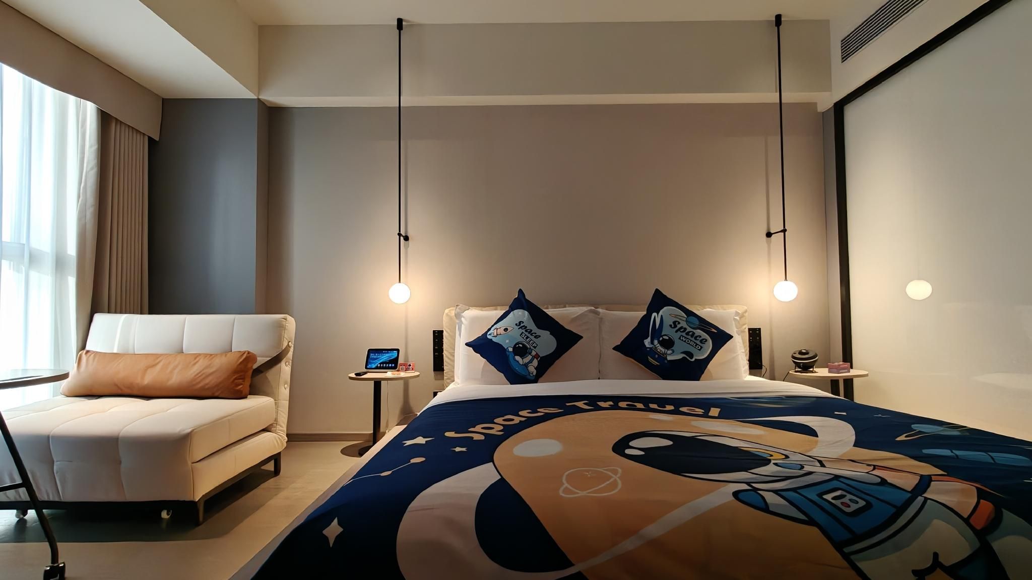 Cyber ​​Family Room
