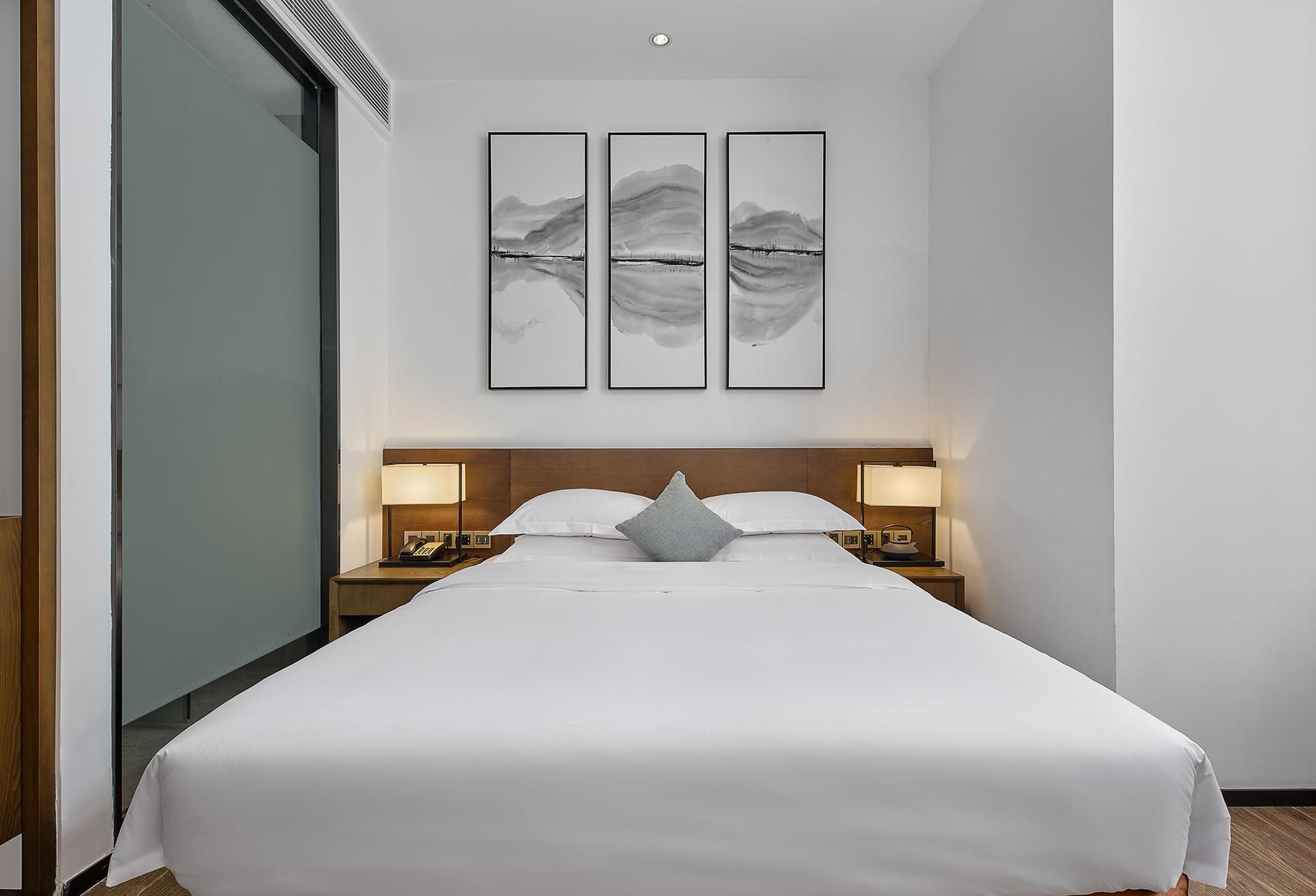 Huazhu - Deluxe Bed Room