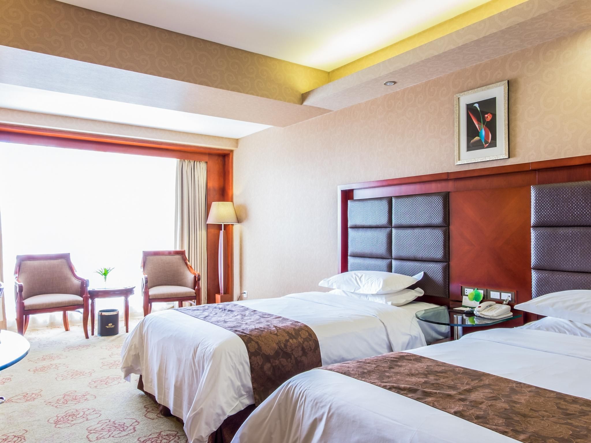 Deluxe Queen Room
