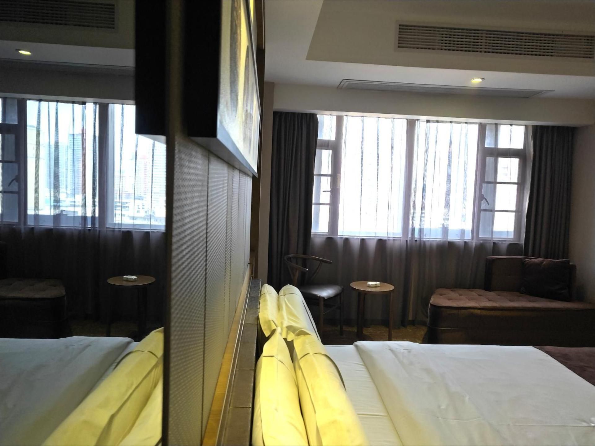 zero pressure king bed room
