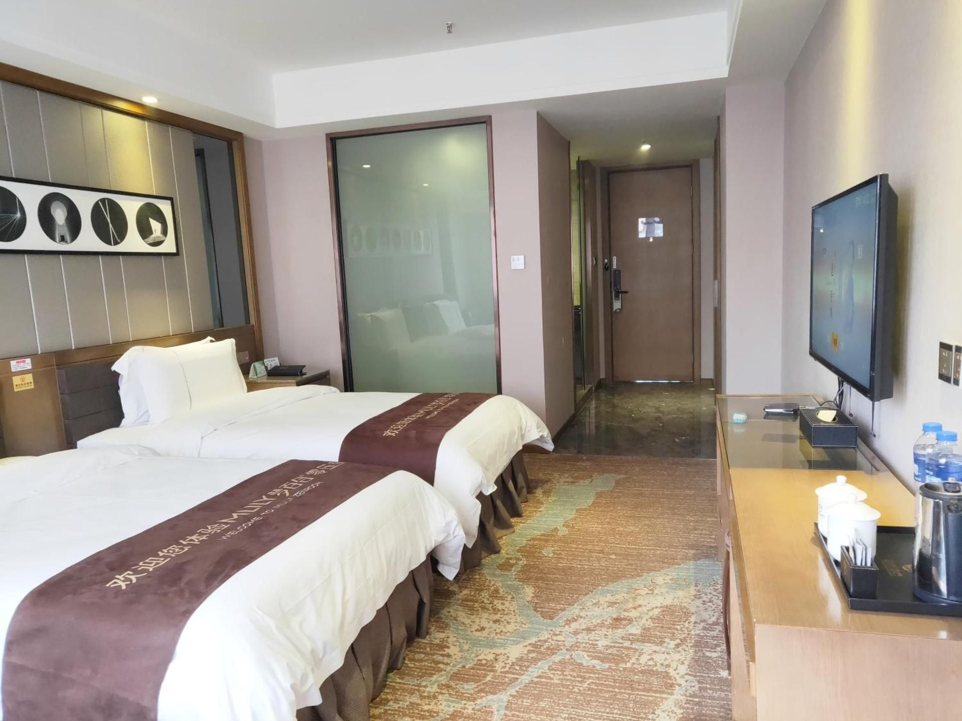 zero pressure twin bed room