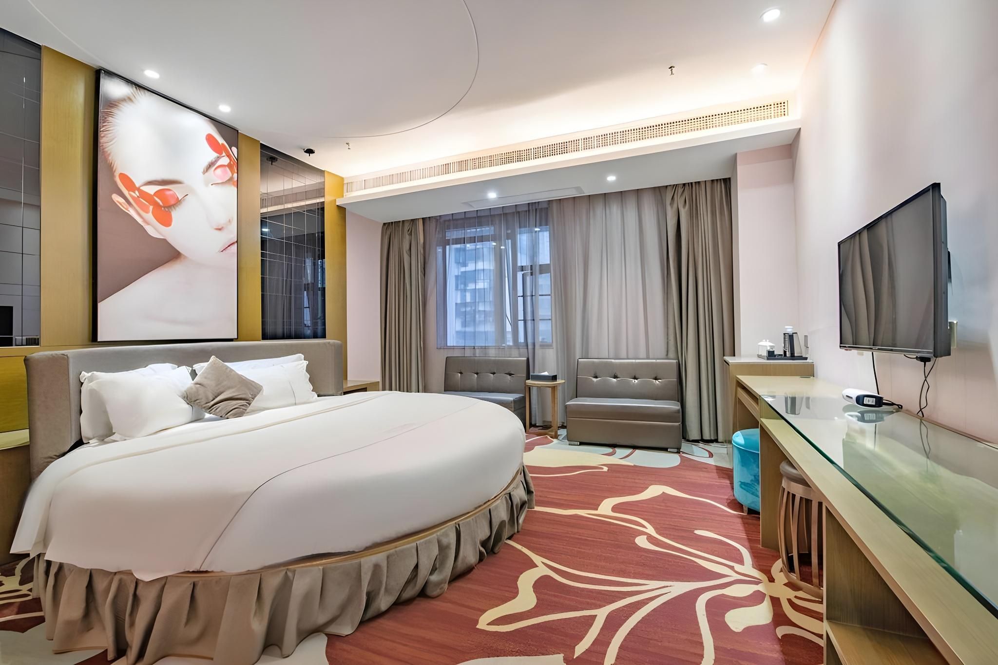 Round Bed Room
