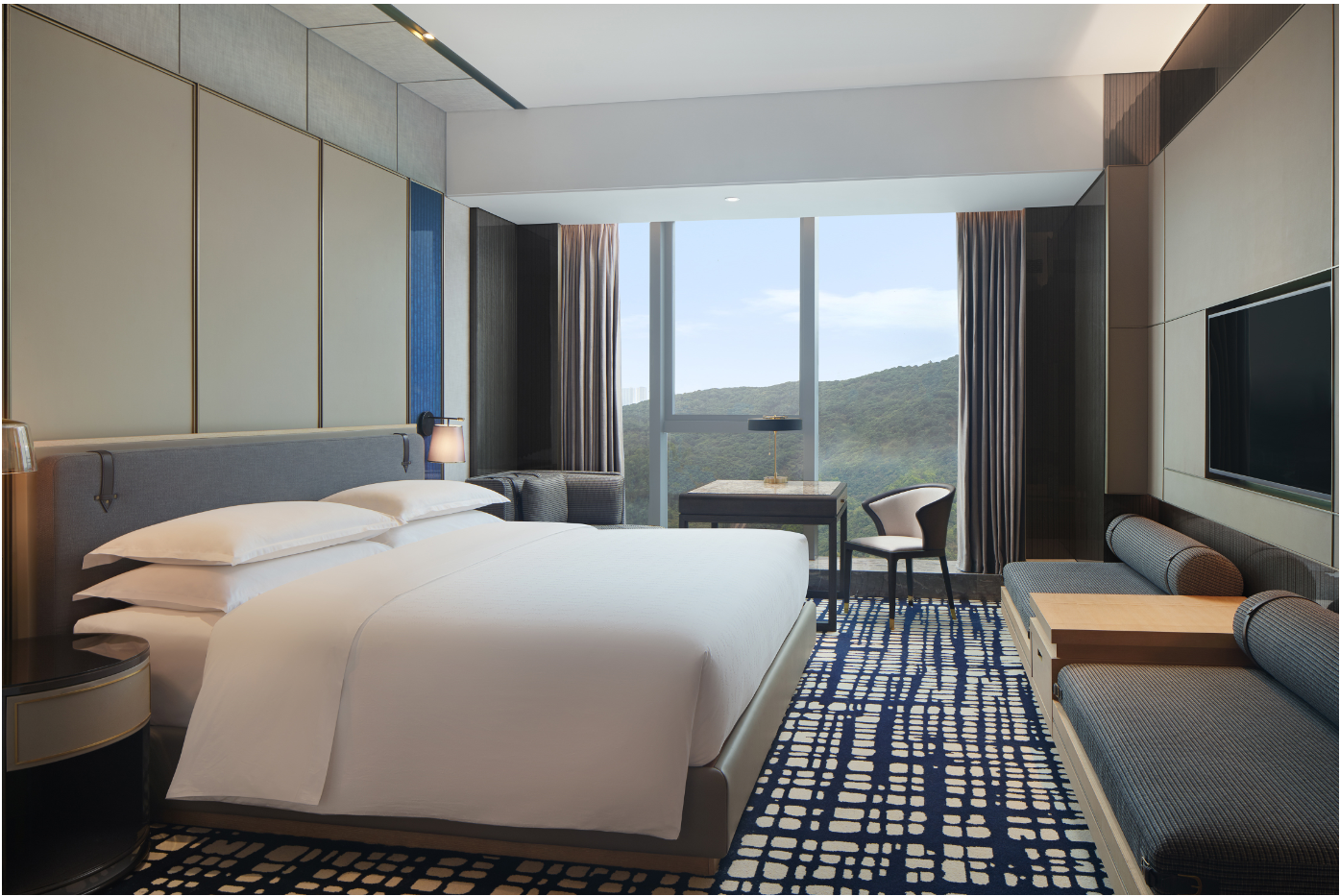 Guest room, 1 King, City view