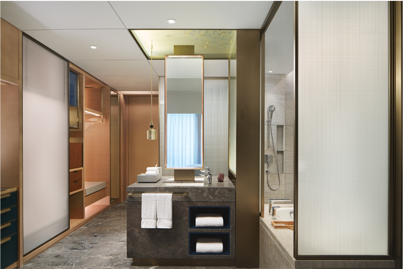 Guest room, 1 King, City view