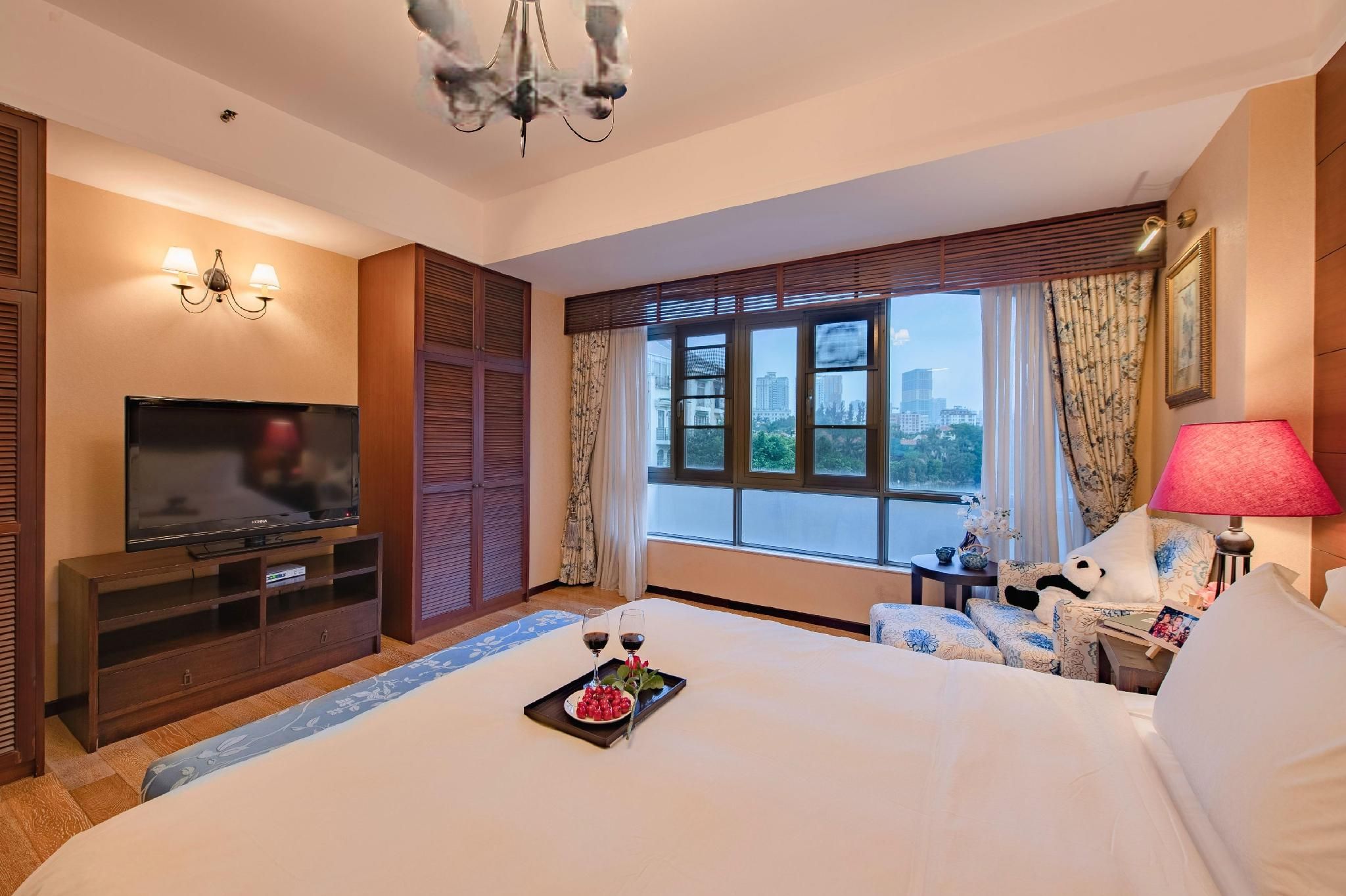 Deluxe Suite B