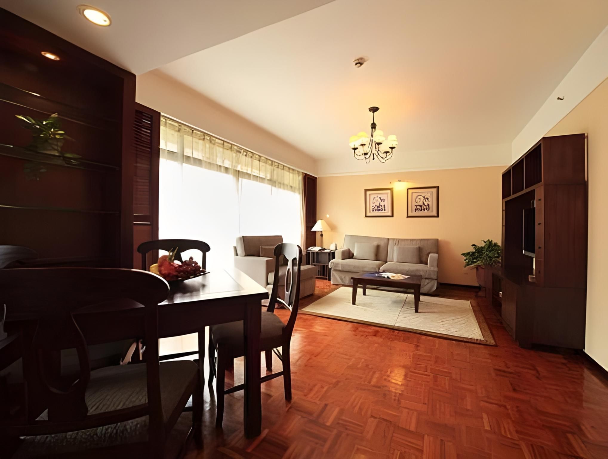 Business Suite Room