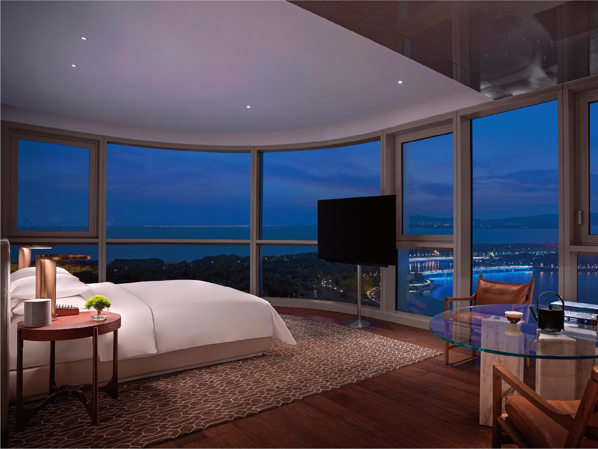 1 King Panoramic Bay View Deluxe