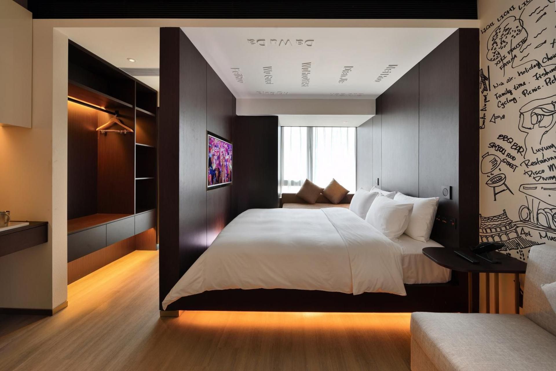 Deluxe Queen Room