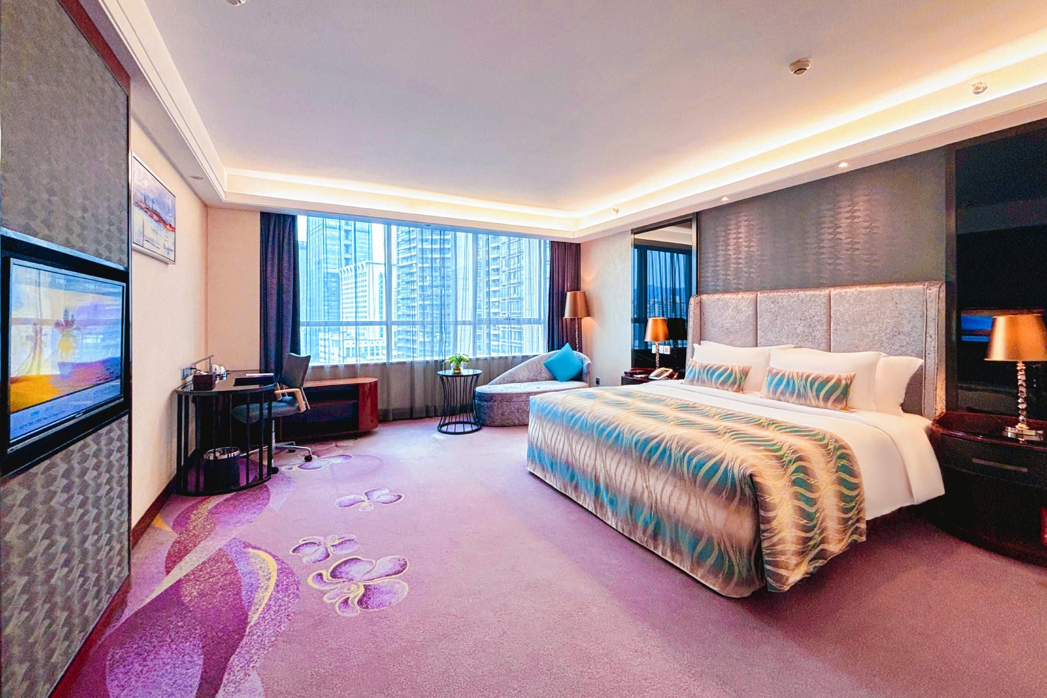 Deluxe Room with 1 King Bed