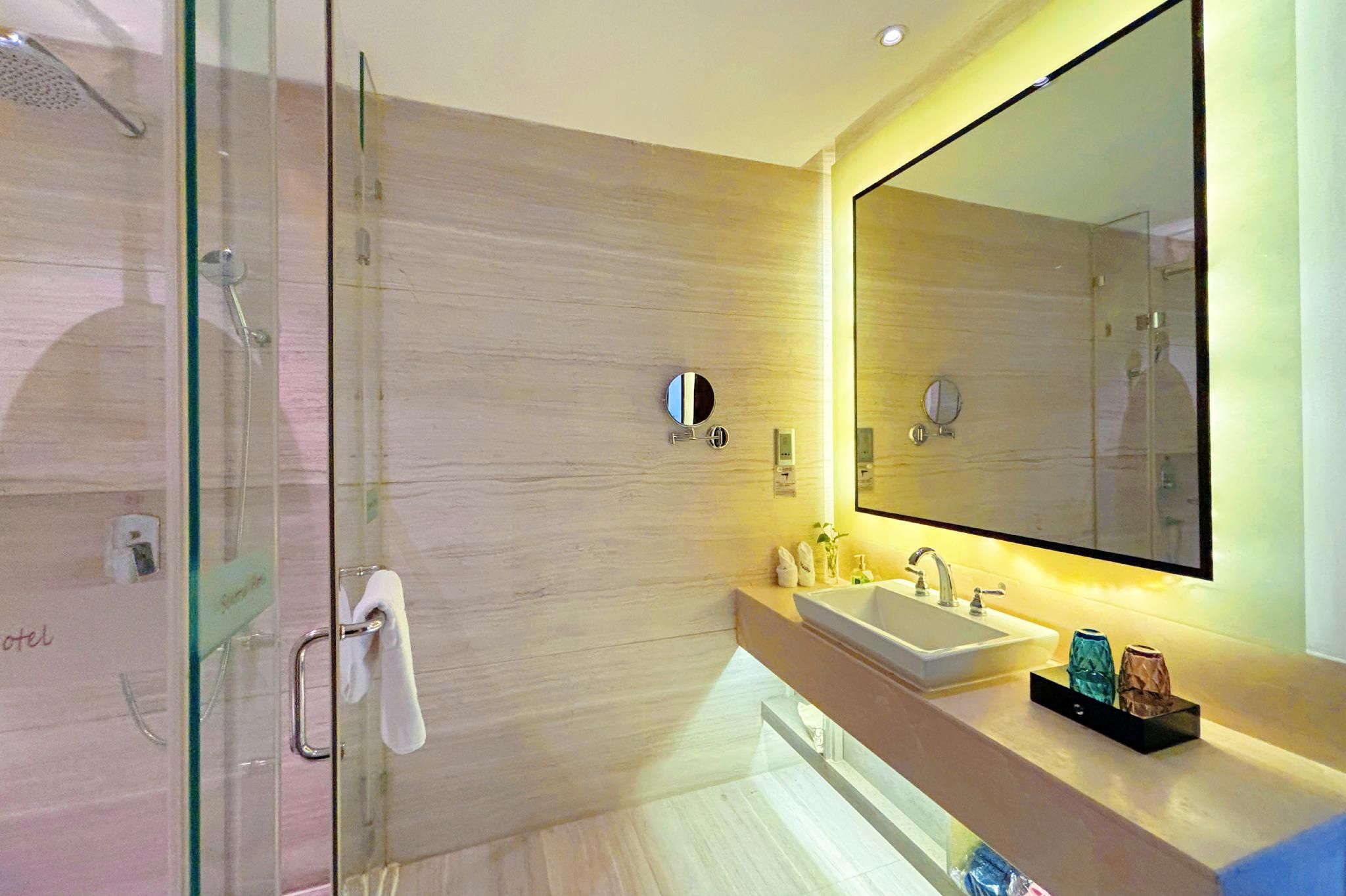 Deluxe Room with 1 King Bed