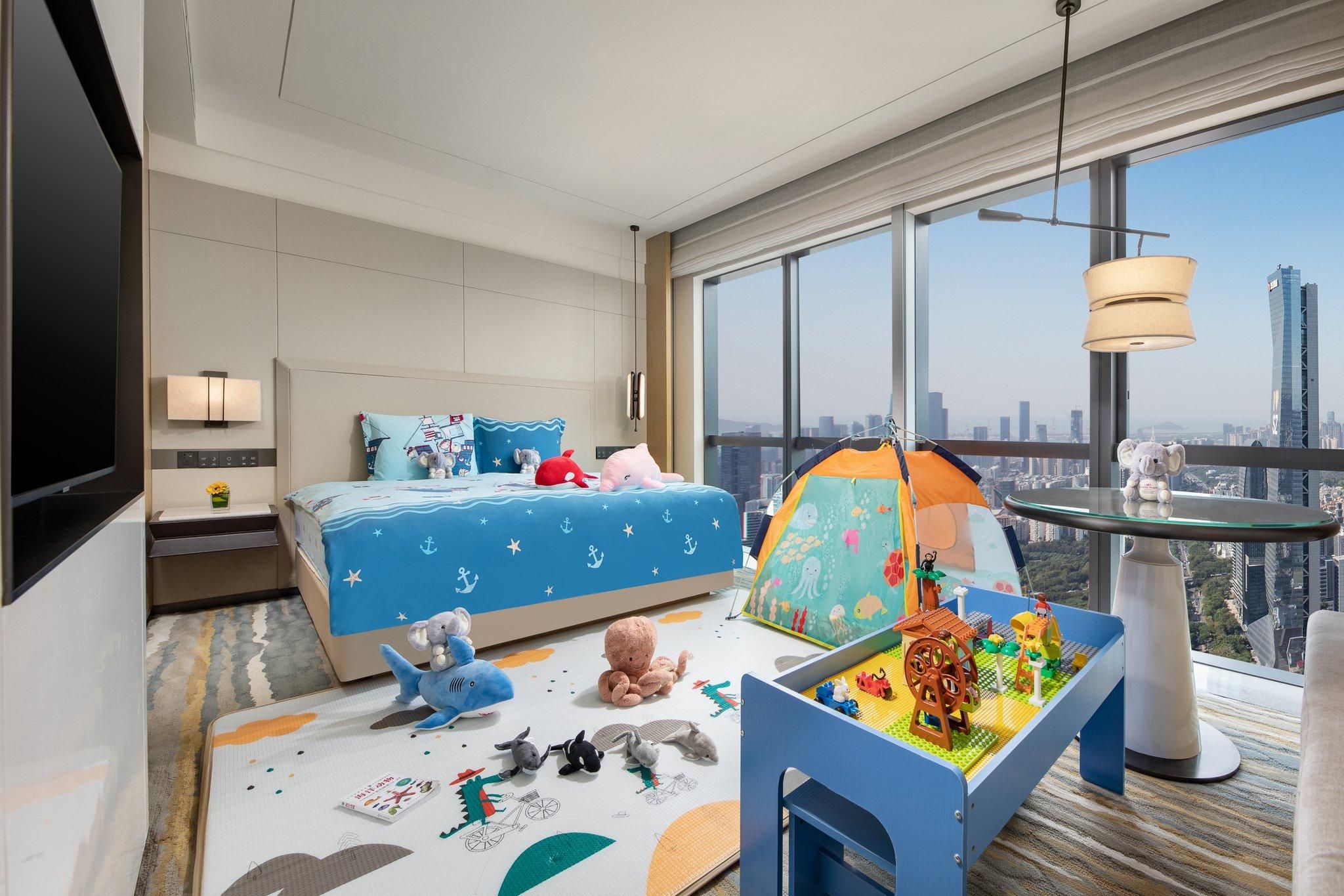 1 King Bed Standard Kids Theme