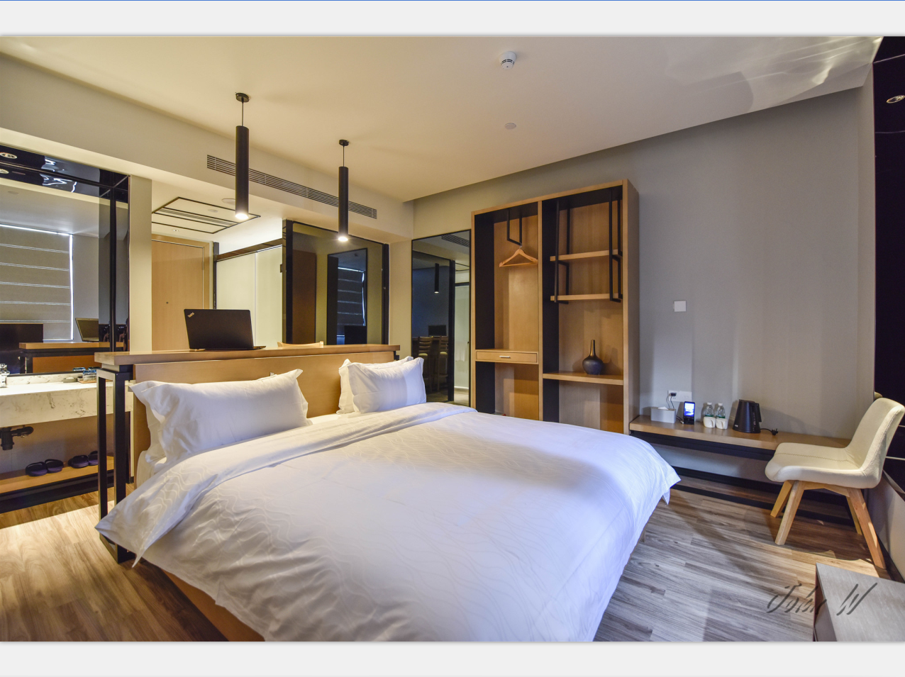 Business King Room