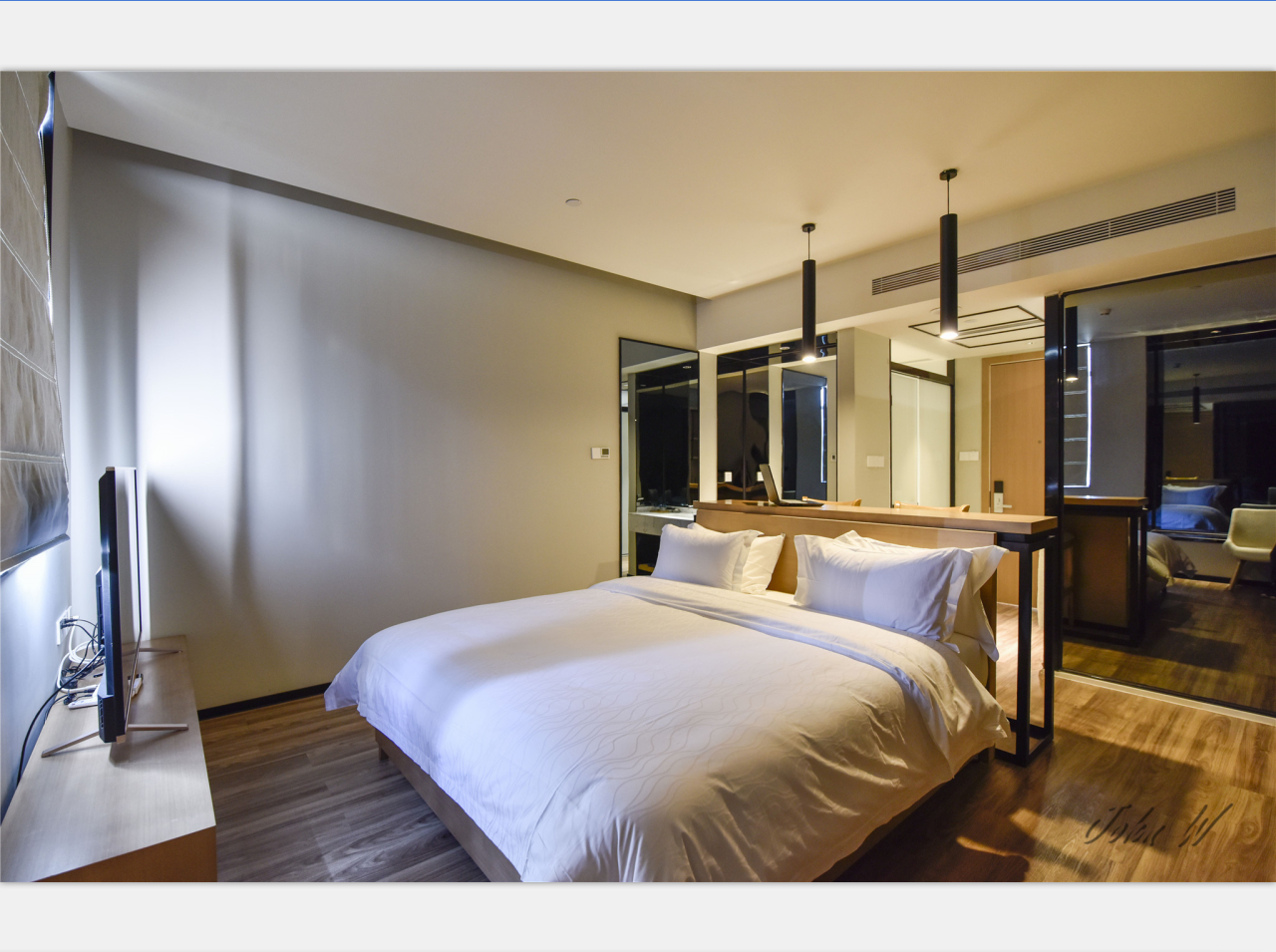 Business King Room