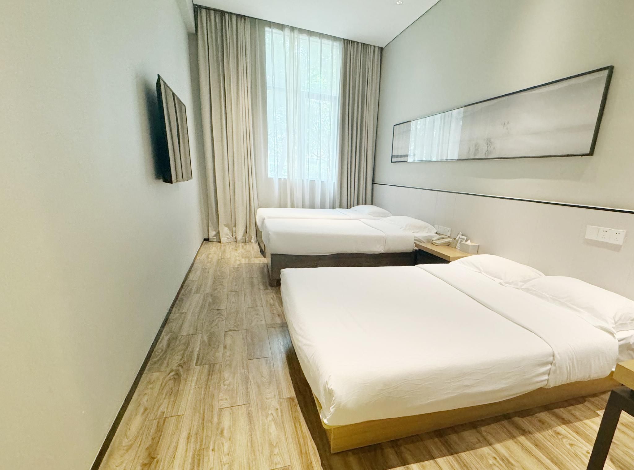Triple Bed Room