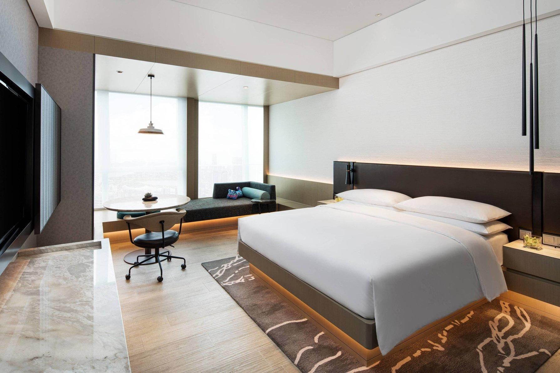 Guest room, 1 King, City view
