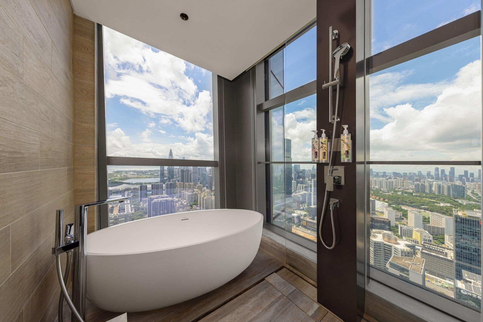 Guest room, 1 King, Bay view, Corner room