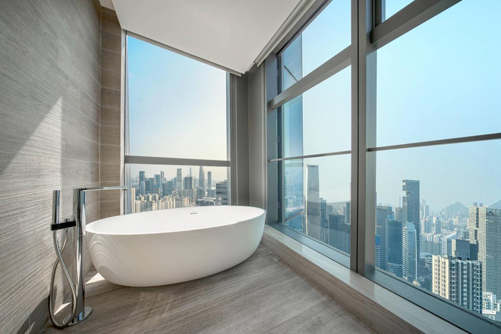 Executive Bayview Suite, Concierge lounge access, Executive Suite, 1 King, Bay view