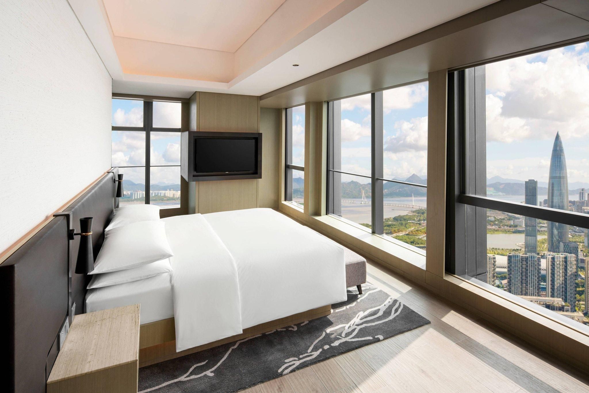 Concierge lounge access, Suite, 1 King, Bay view