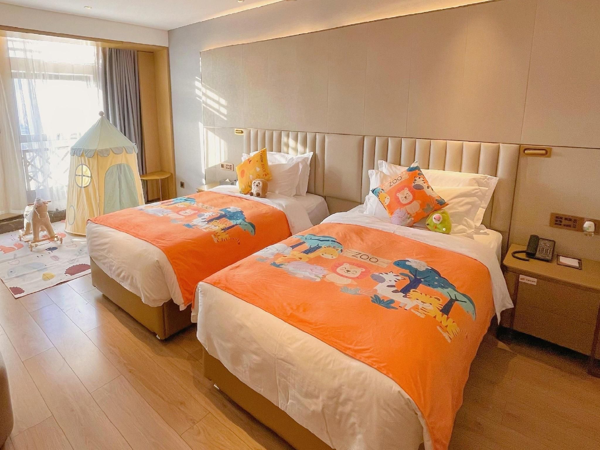 Jimu Family Room