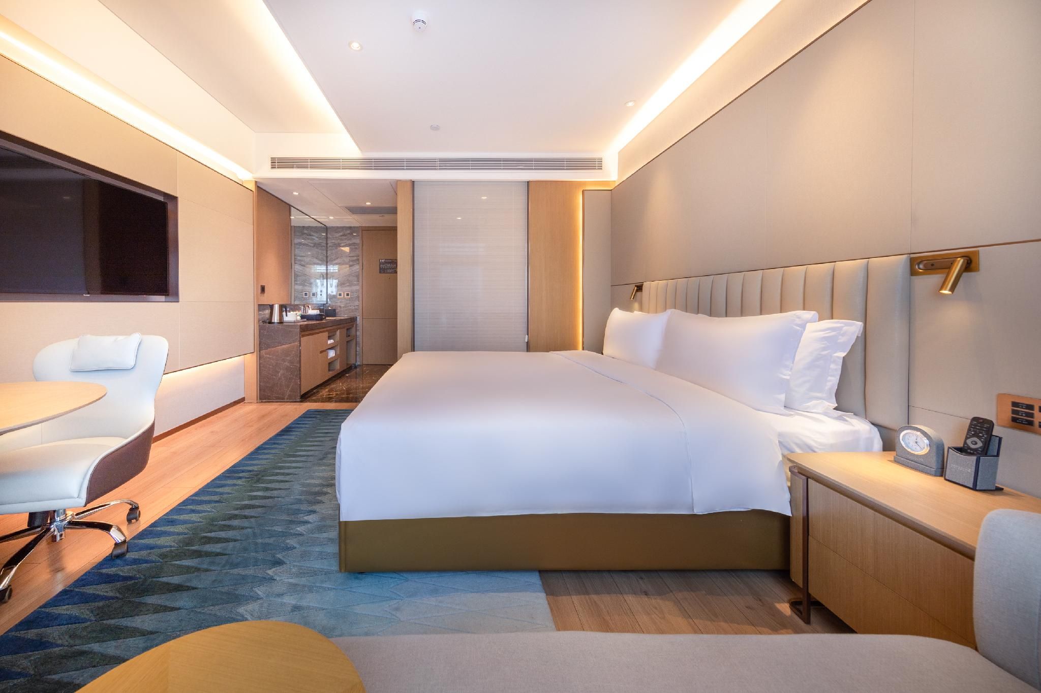 Executive Family Kid Queen