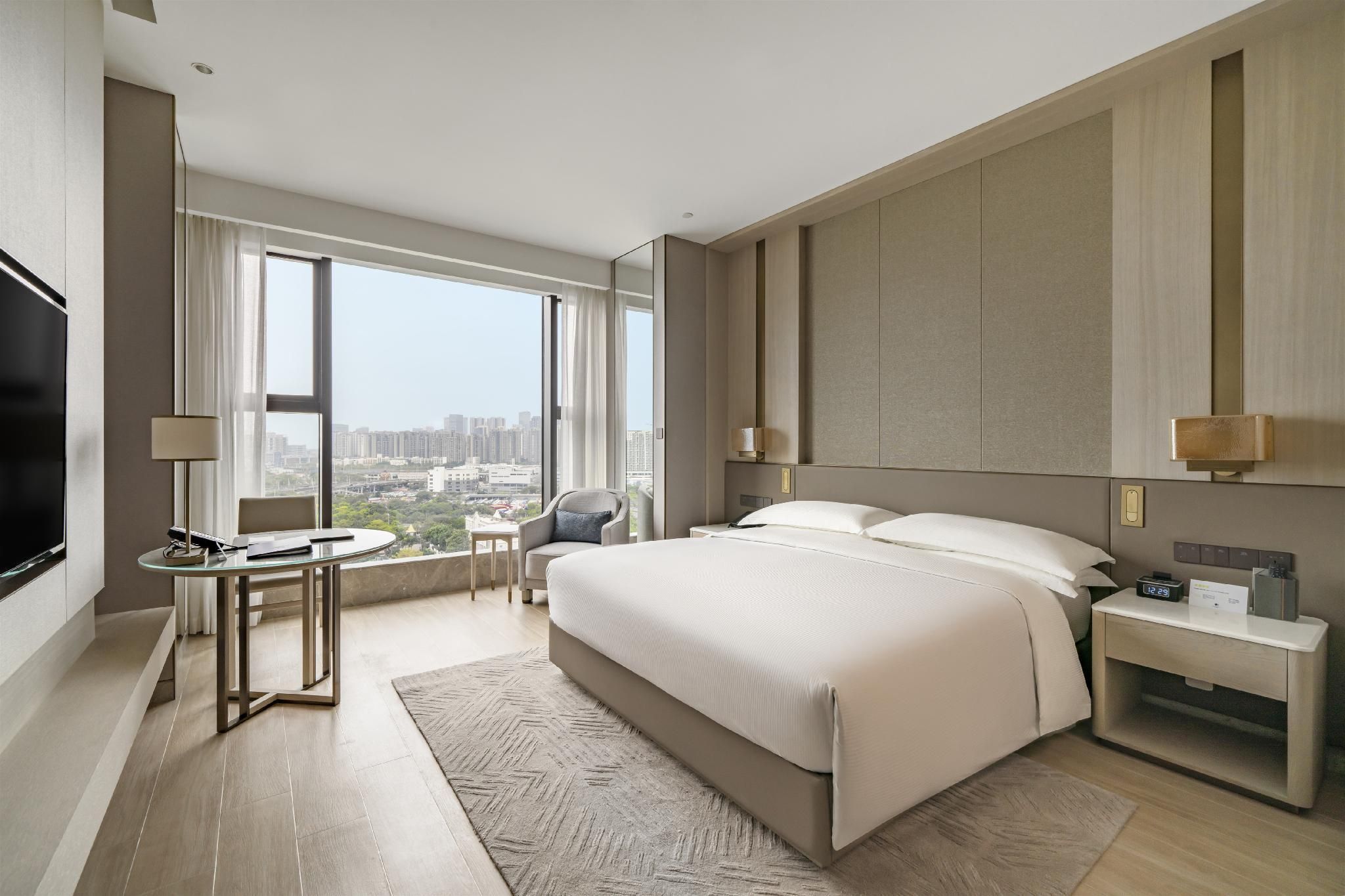 KING GUEST ROOM- CITY VIEW