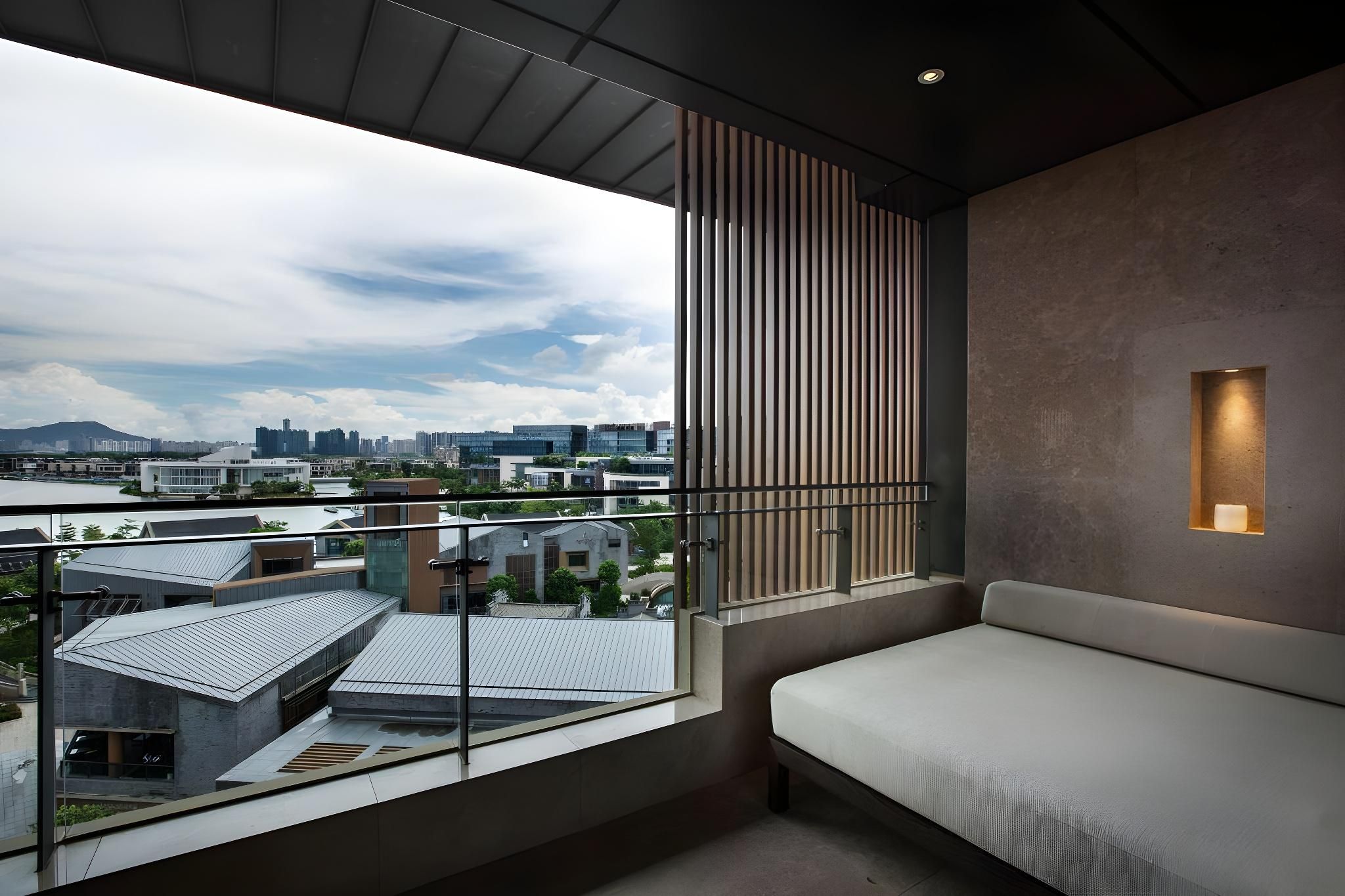 OCT Bay Breeze Hotel Deluxe Twin Bed