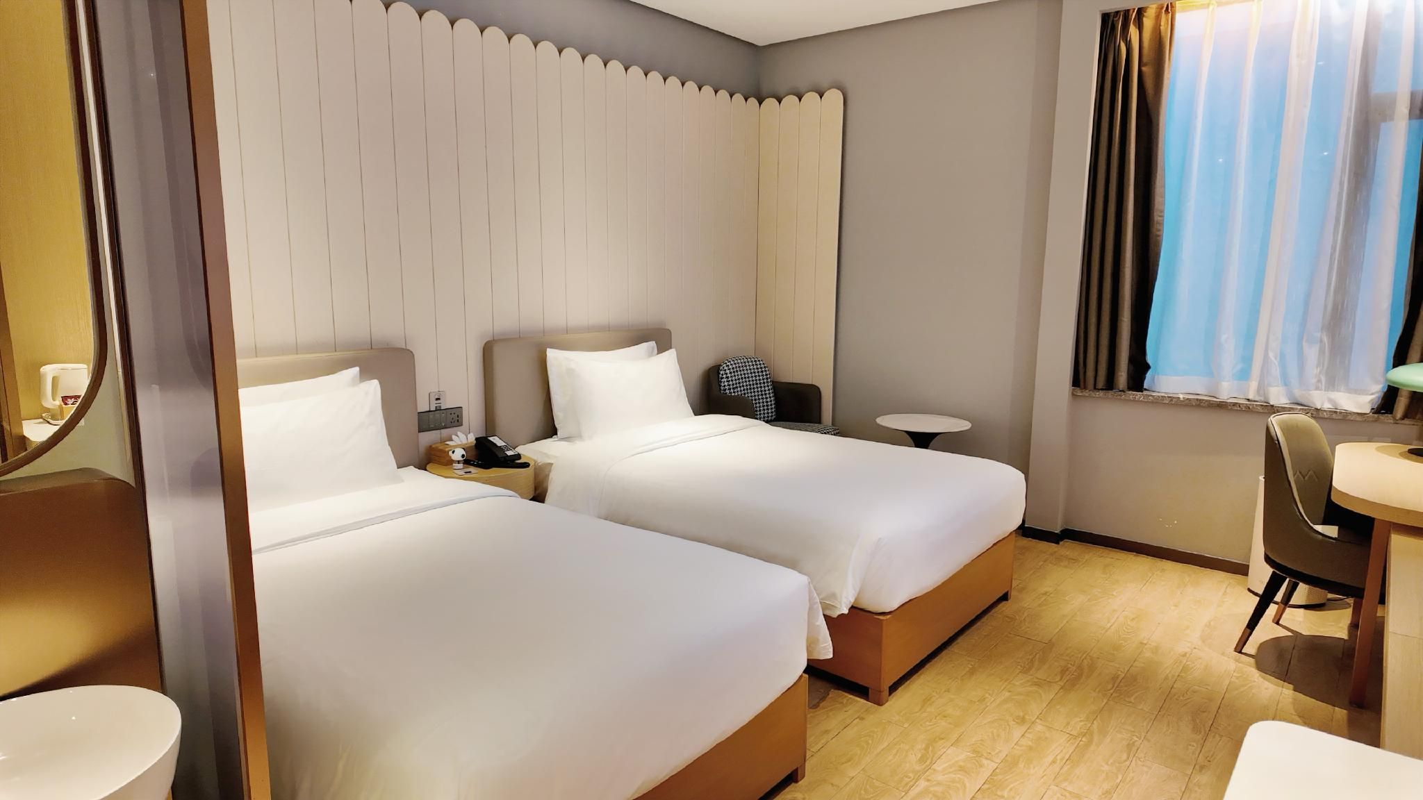 Aloft, Guest room, 2 Queen