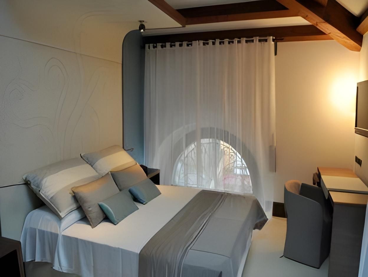 Triple - 1 Double Bed + 1 Single Bed