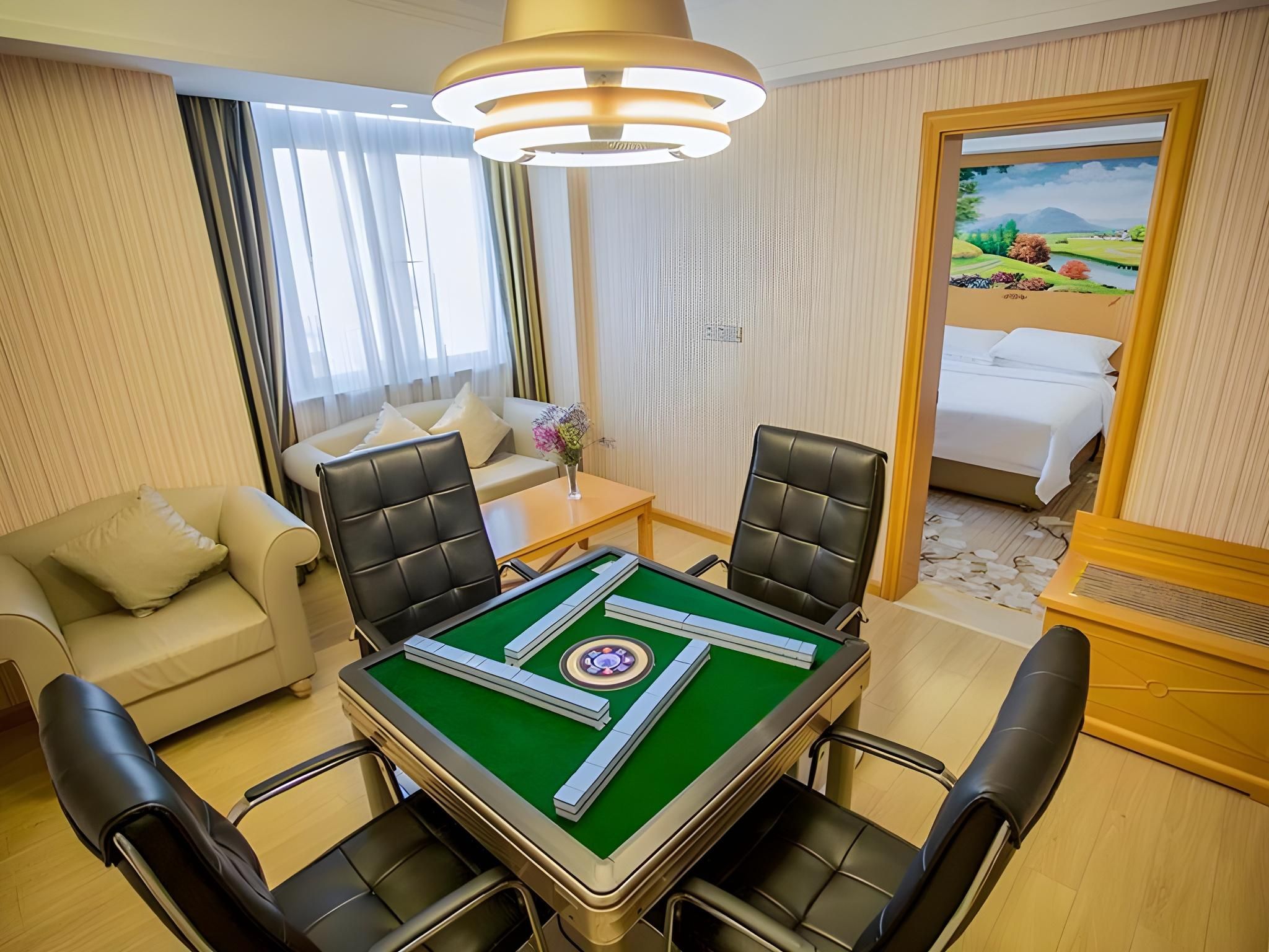 Vienna - Functional Chess Suite Room