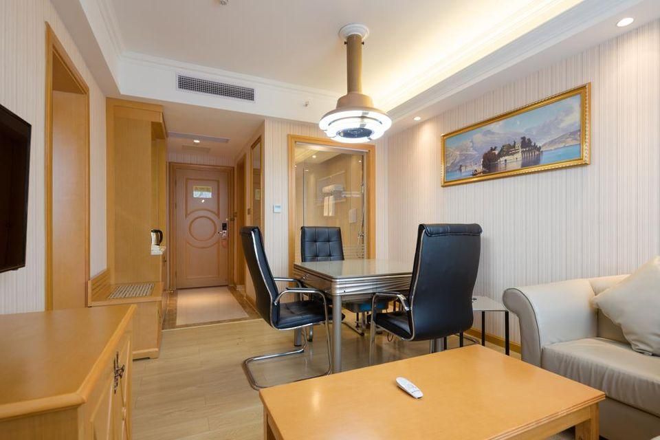 Vienna - Functional Chess Suite Room