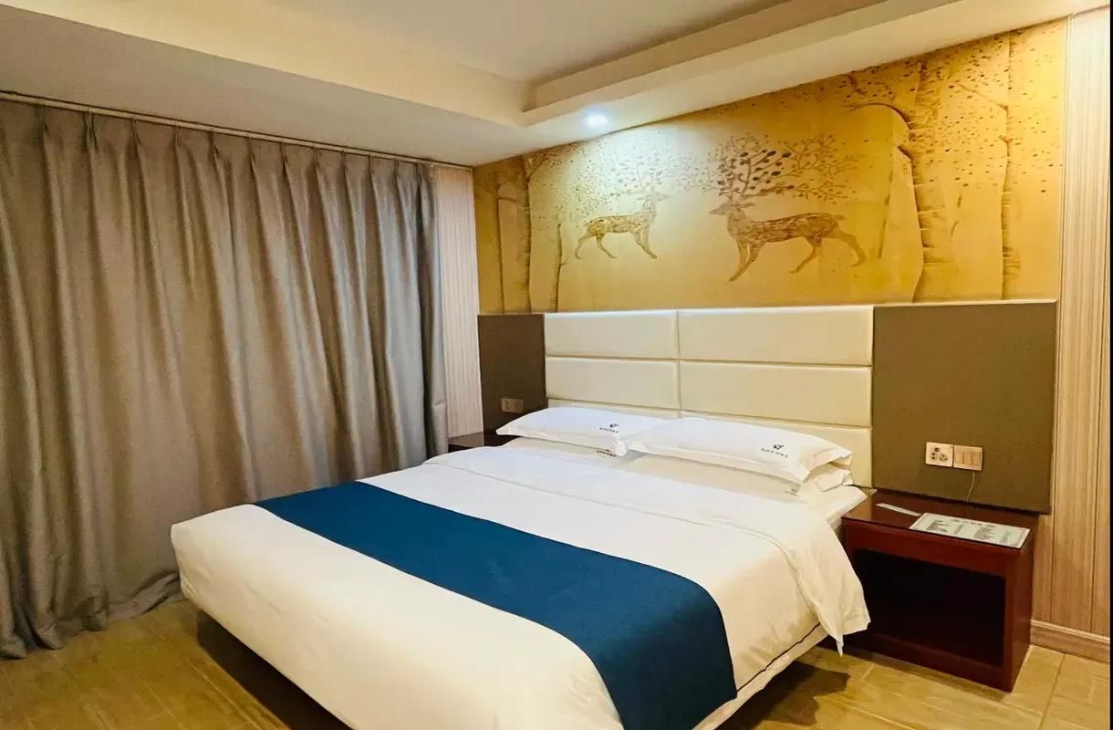 Warm Queen Room