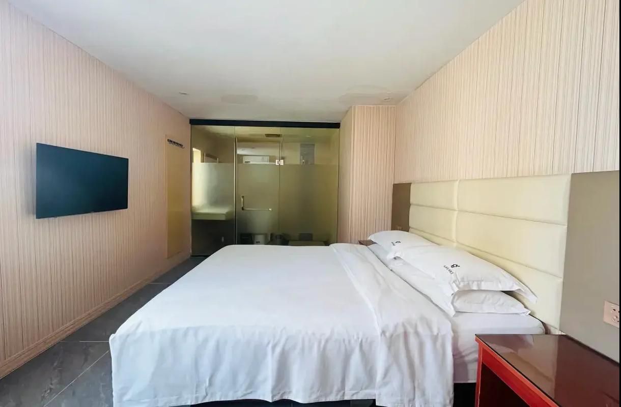 Comfort Queen Room