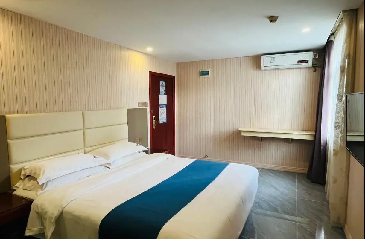 Comfort Queen Room