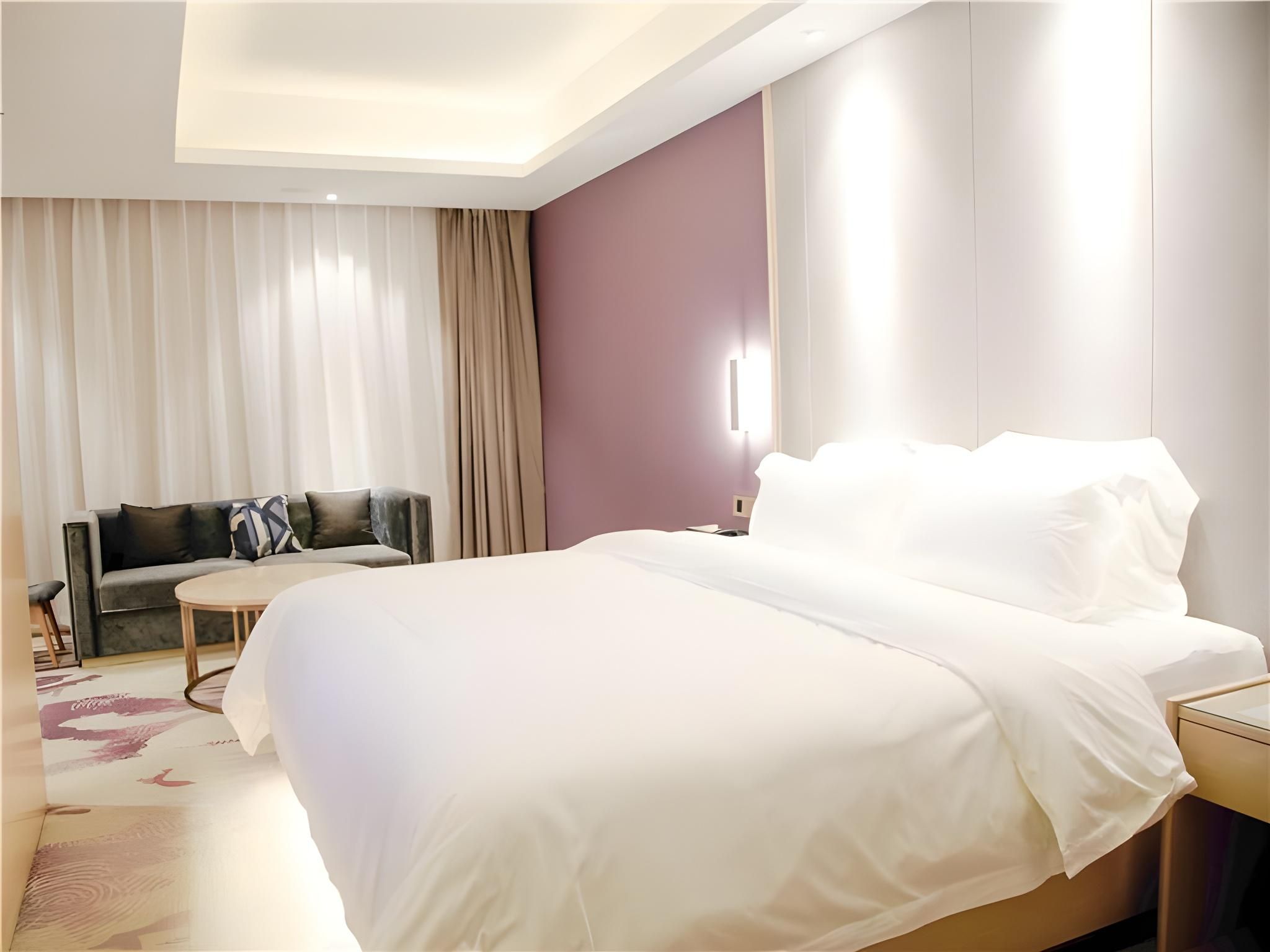 Business Queen Room
