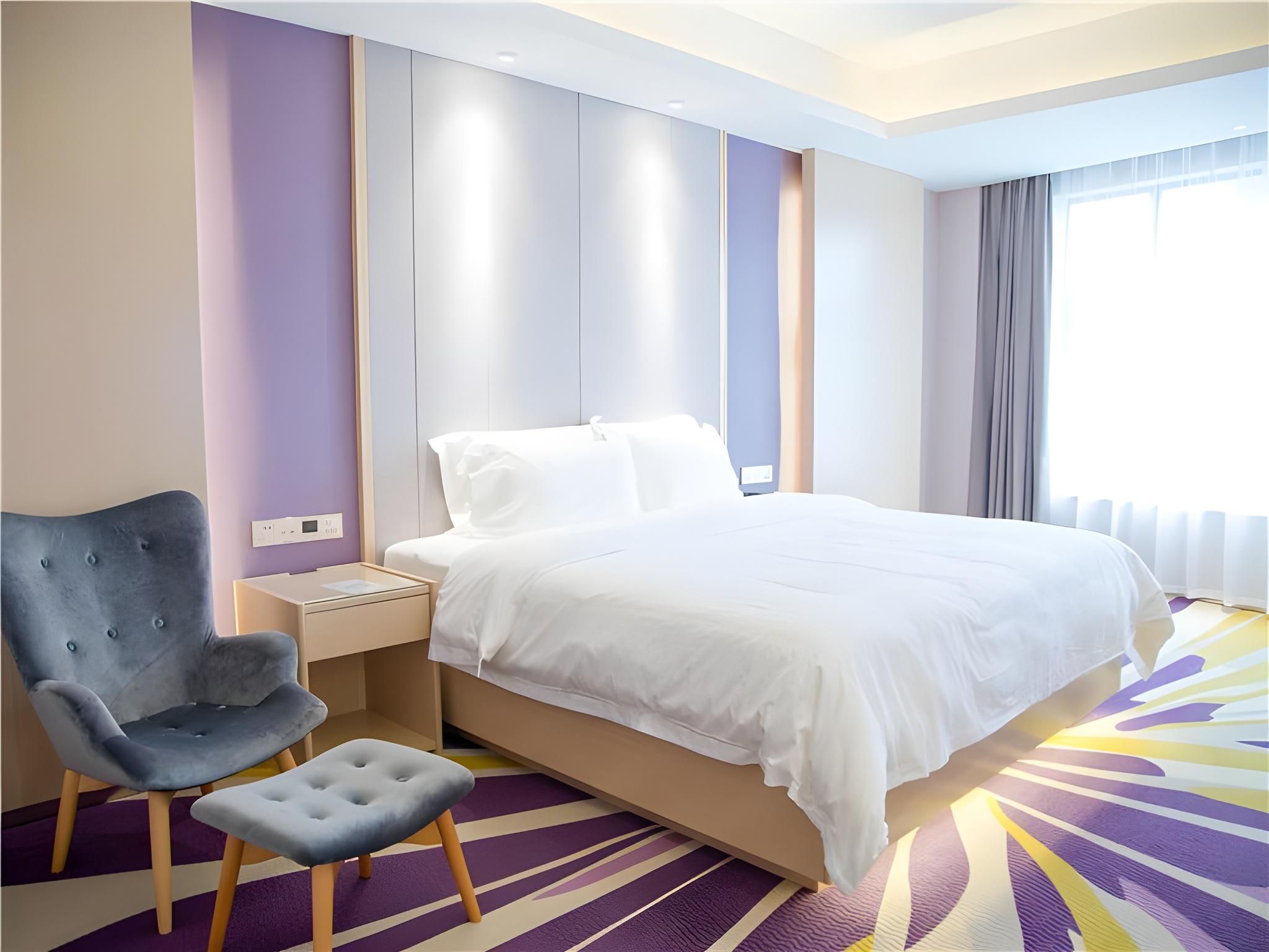 Business Queen Room