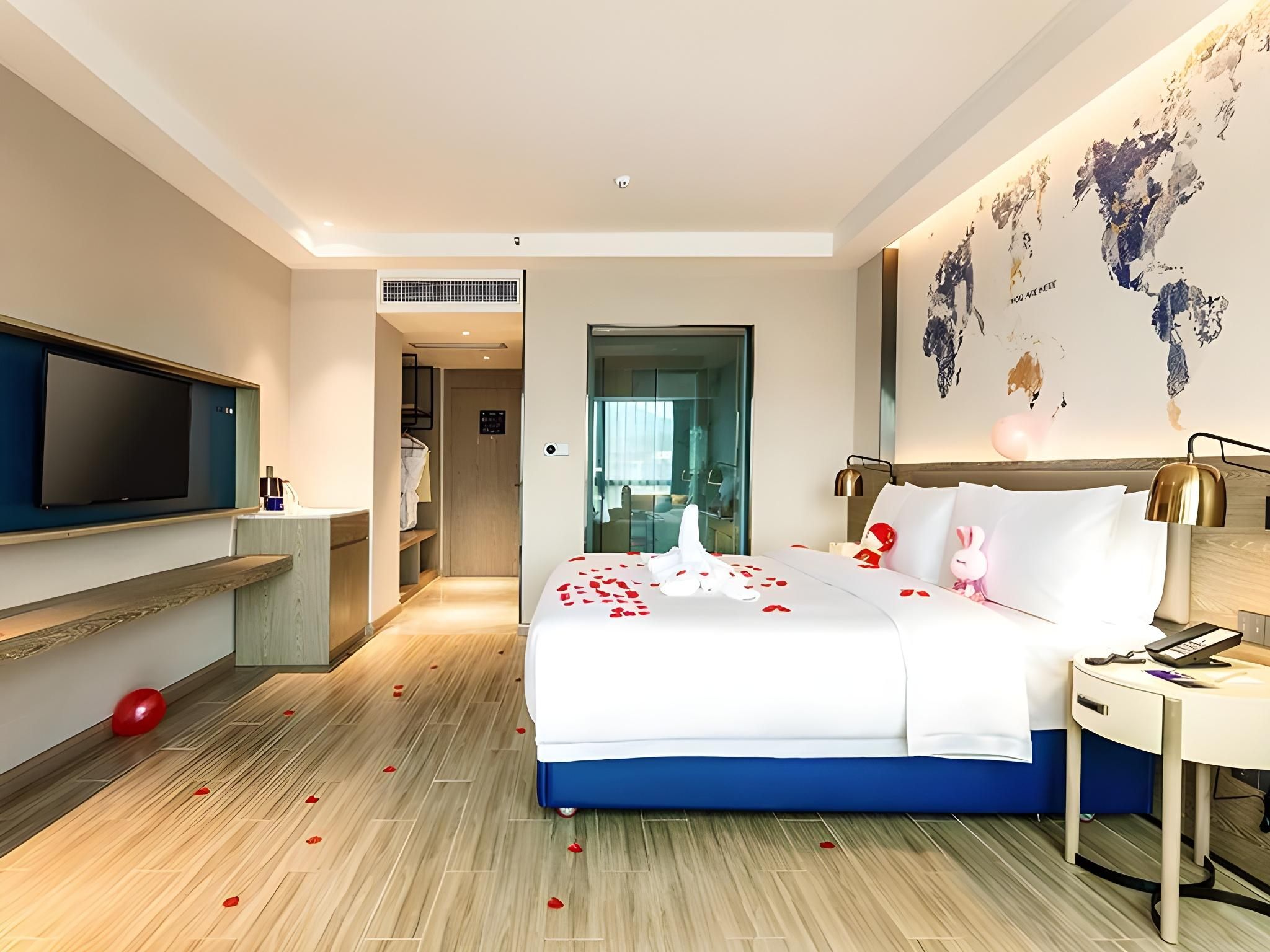 Queen Room with View