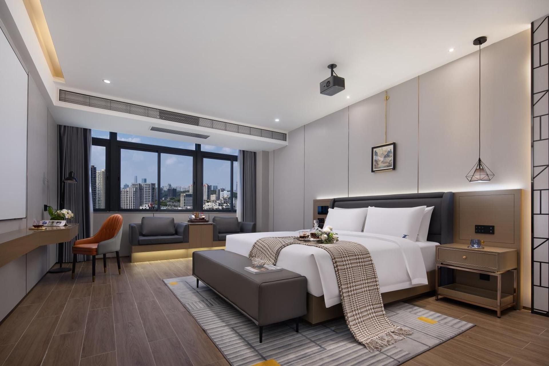 Superior Queen TV Room