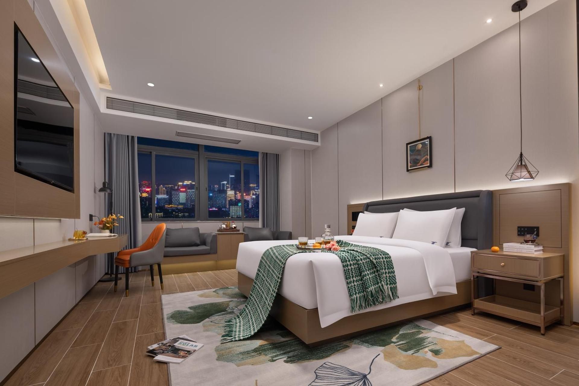 Room with Queen Bed