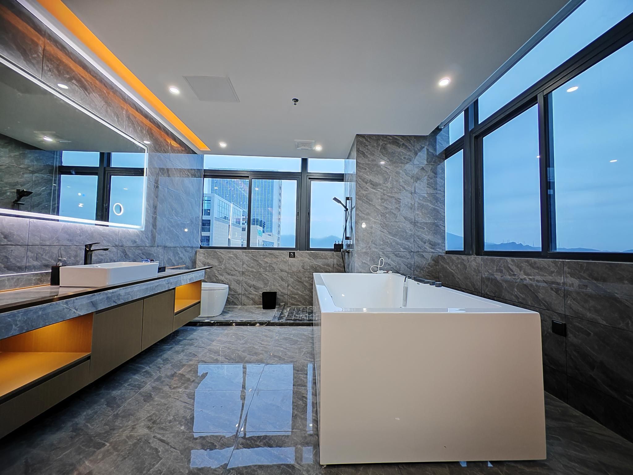 King Studio Suite