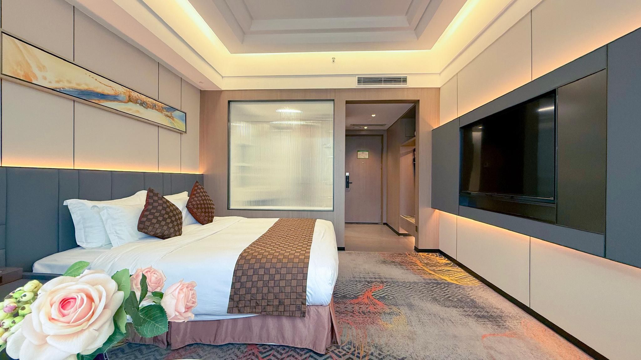 Deluxe Queen Room