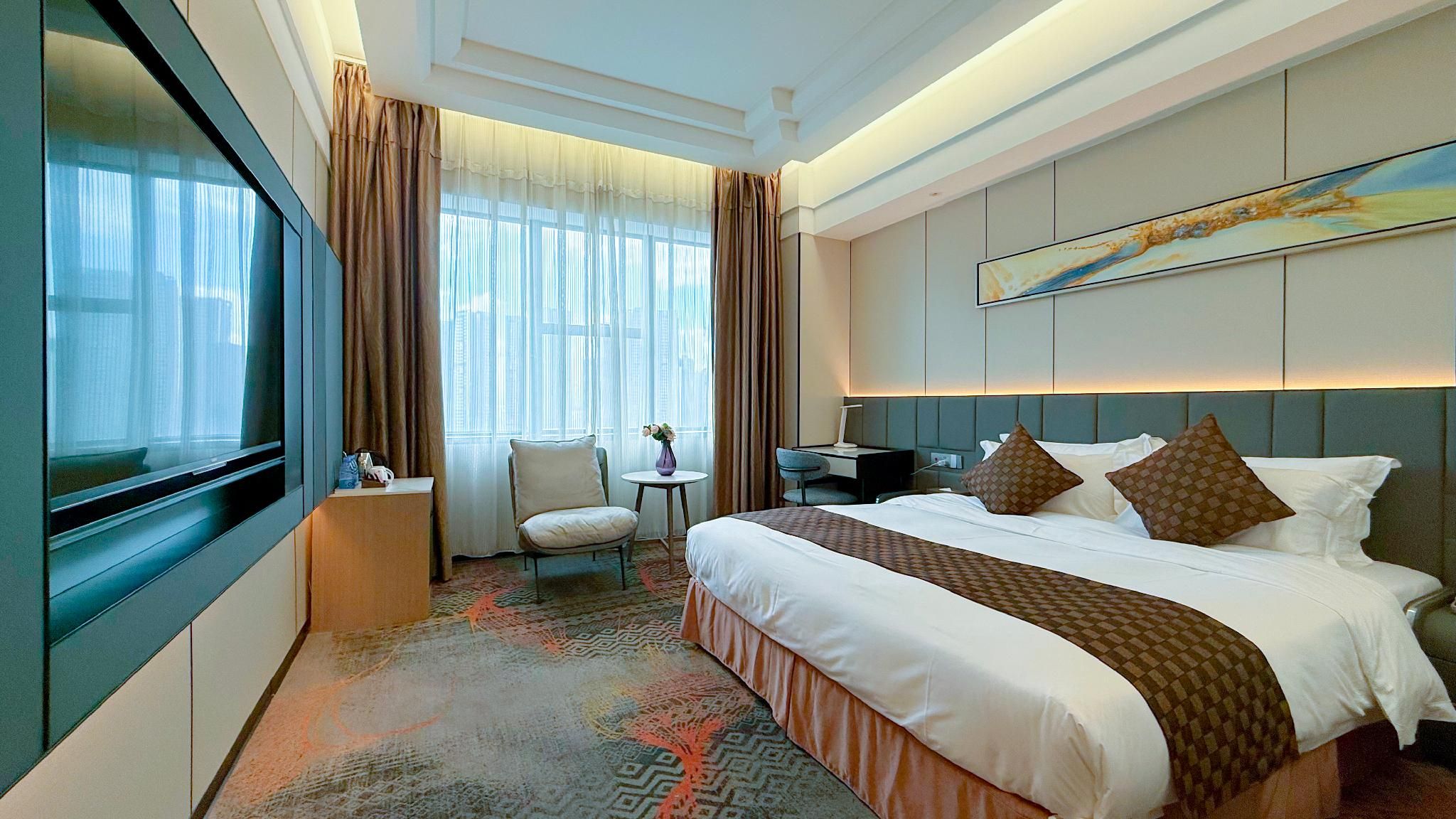 Deluxe Queen Room