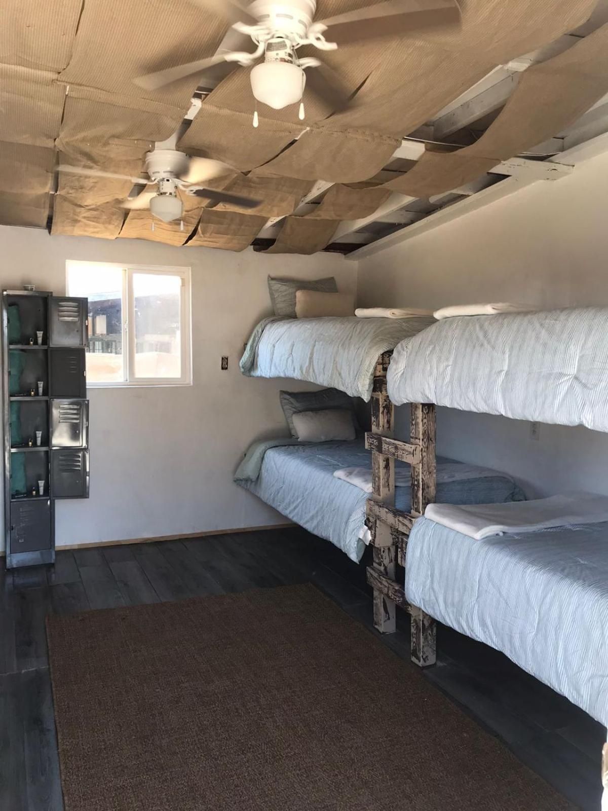 2 bunk beds