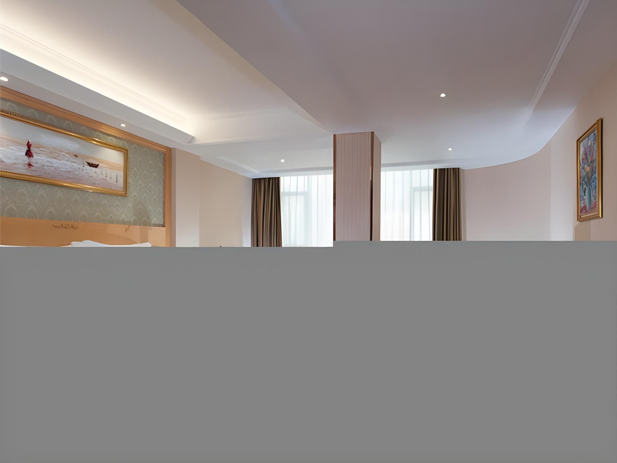 Suite with Mah-jongg Table