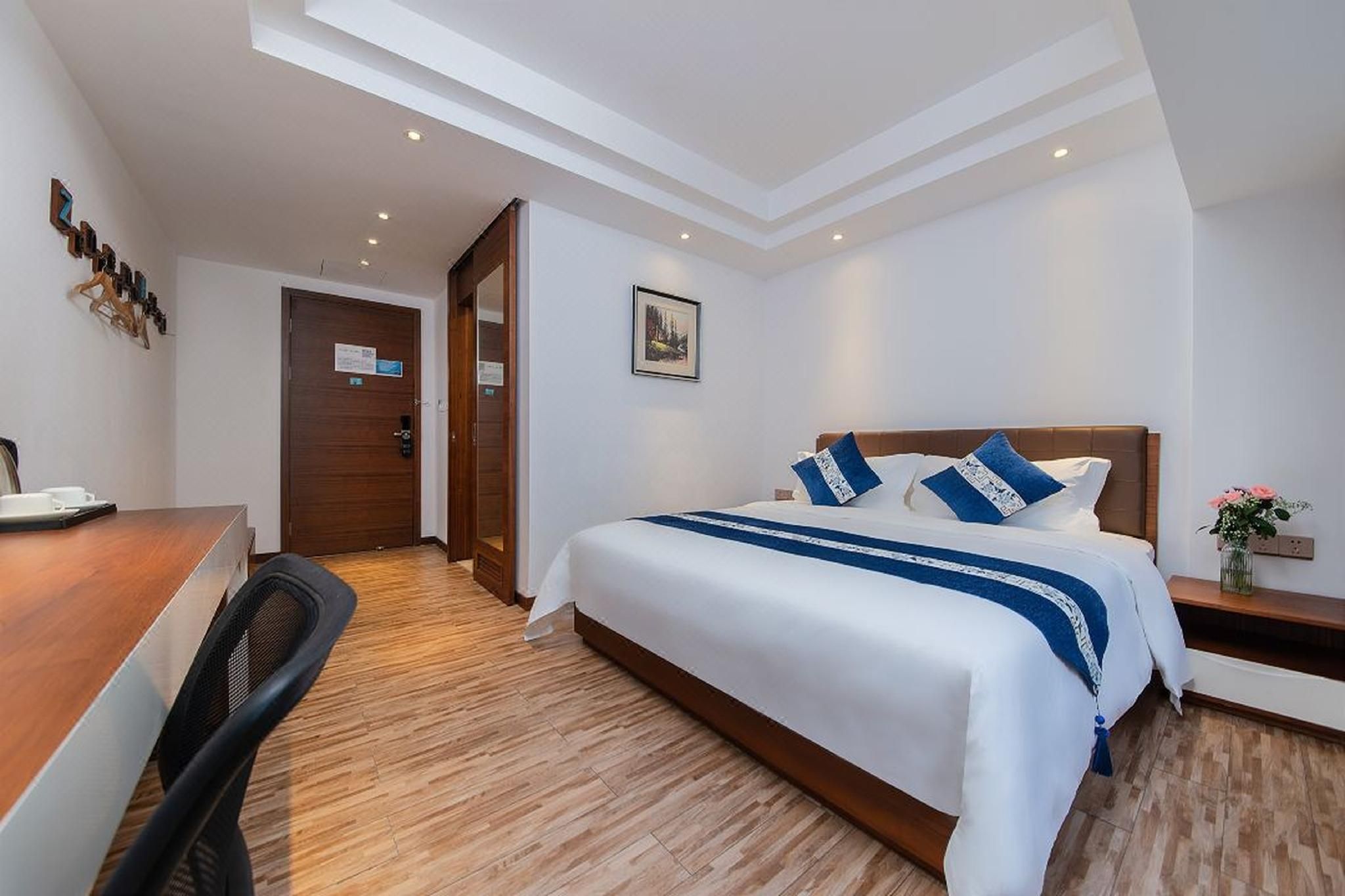 Business King Room