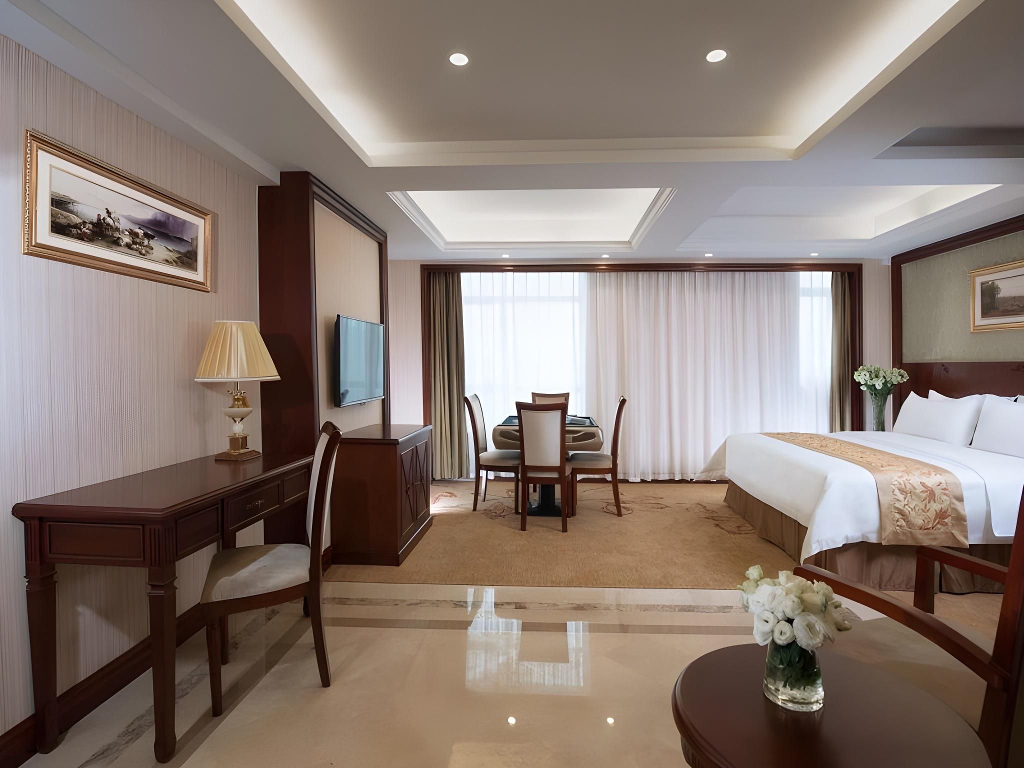 Vienna - Functional Chess Suite Room