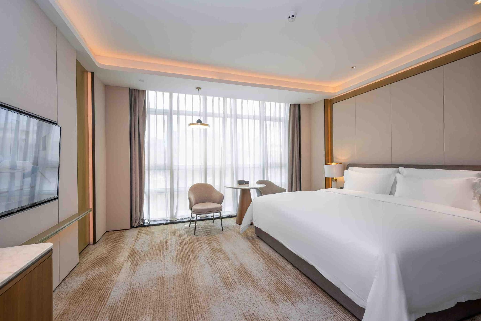 Deluxe Bathtub One Bed Room