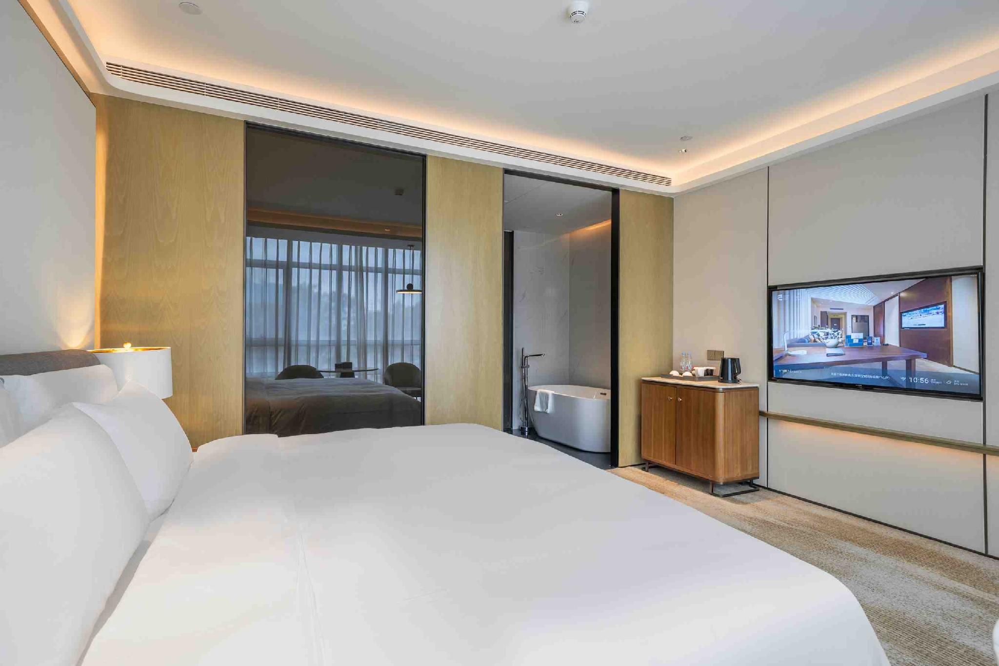 Deluxe Bathtub One Bed Room