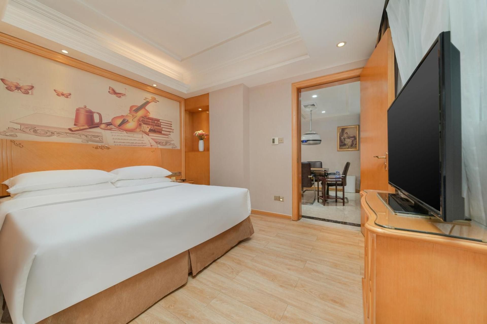 Vienna - Functional Chess Suite Room