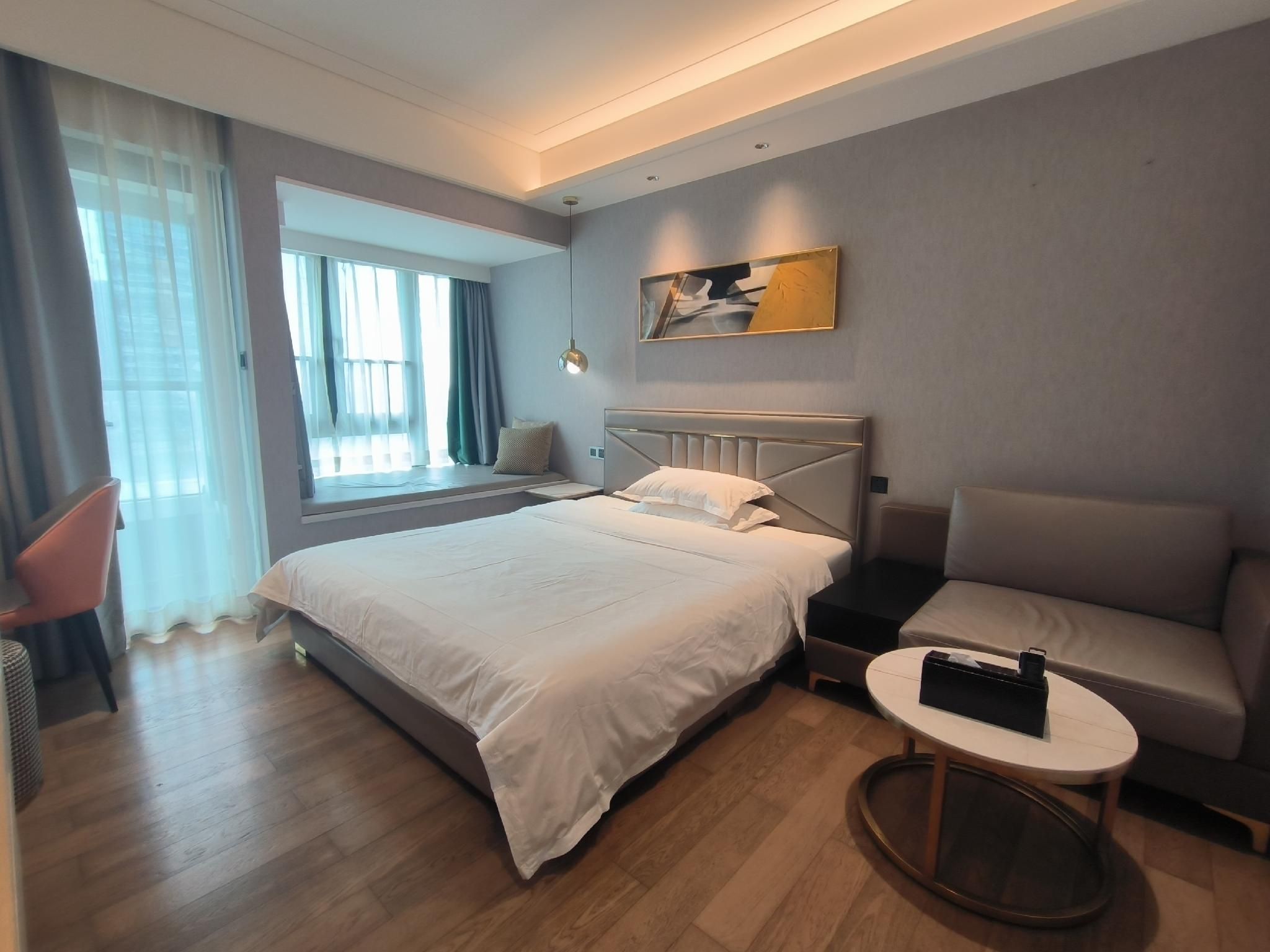 Leisure Queen Room