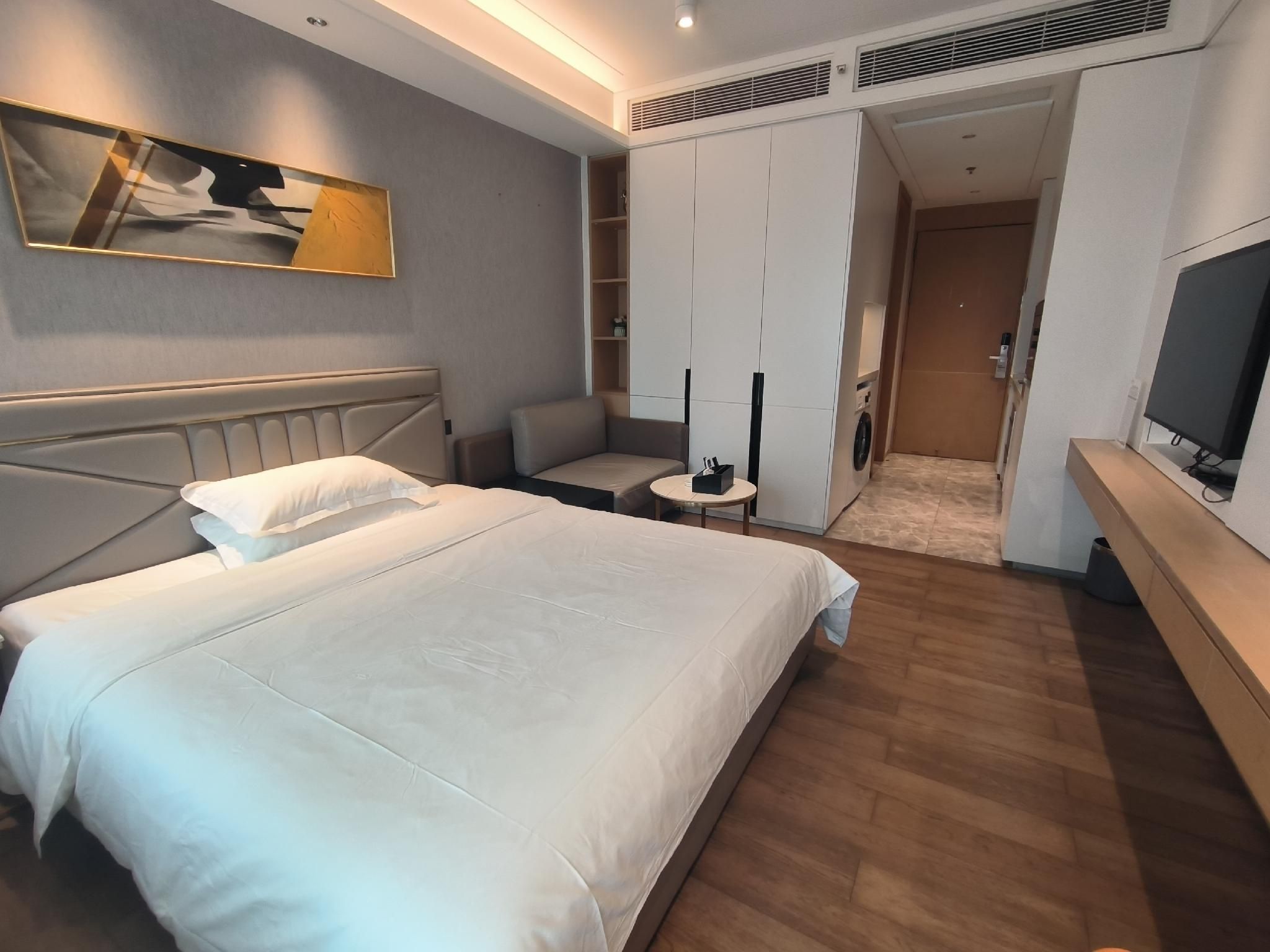 Leisure Queen Room